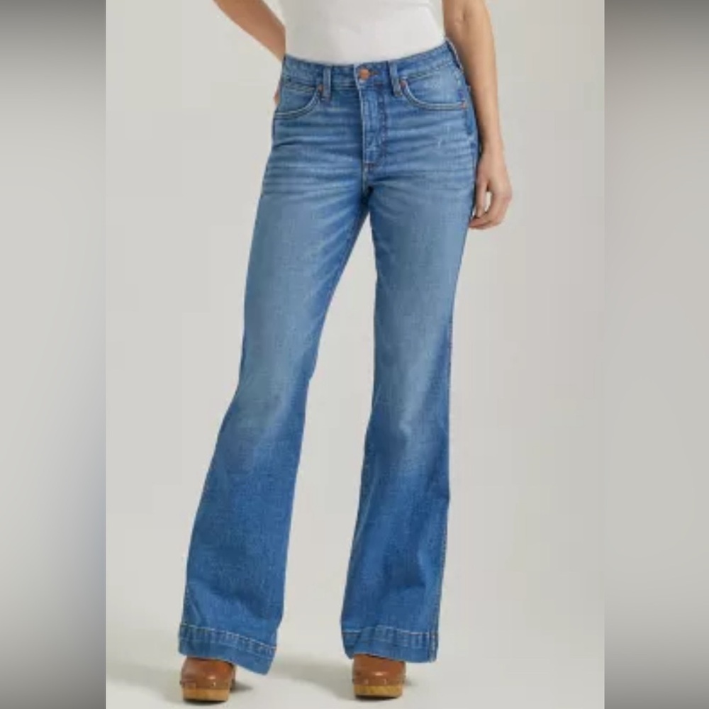 WOMEN'S WRANGLER RETRO® PREMIUM HIGH RISE TROUSER JEAN IN EMILY
Size: 29